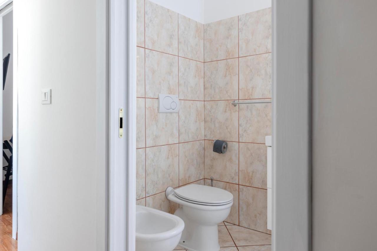 Art House Centro Storico Luxury Apartment Рим Екстериор снимка